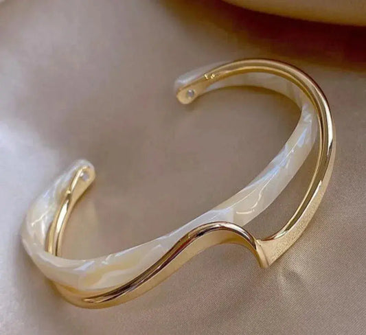 Elegant White Opal Gold Bracelet